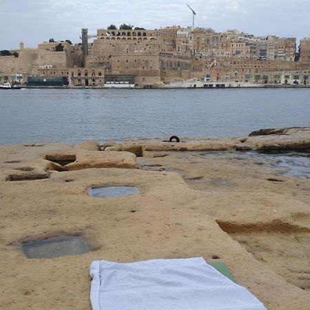 Old Refurbished Apartment In Bormla Cospicua 외부 사진