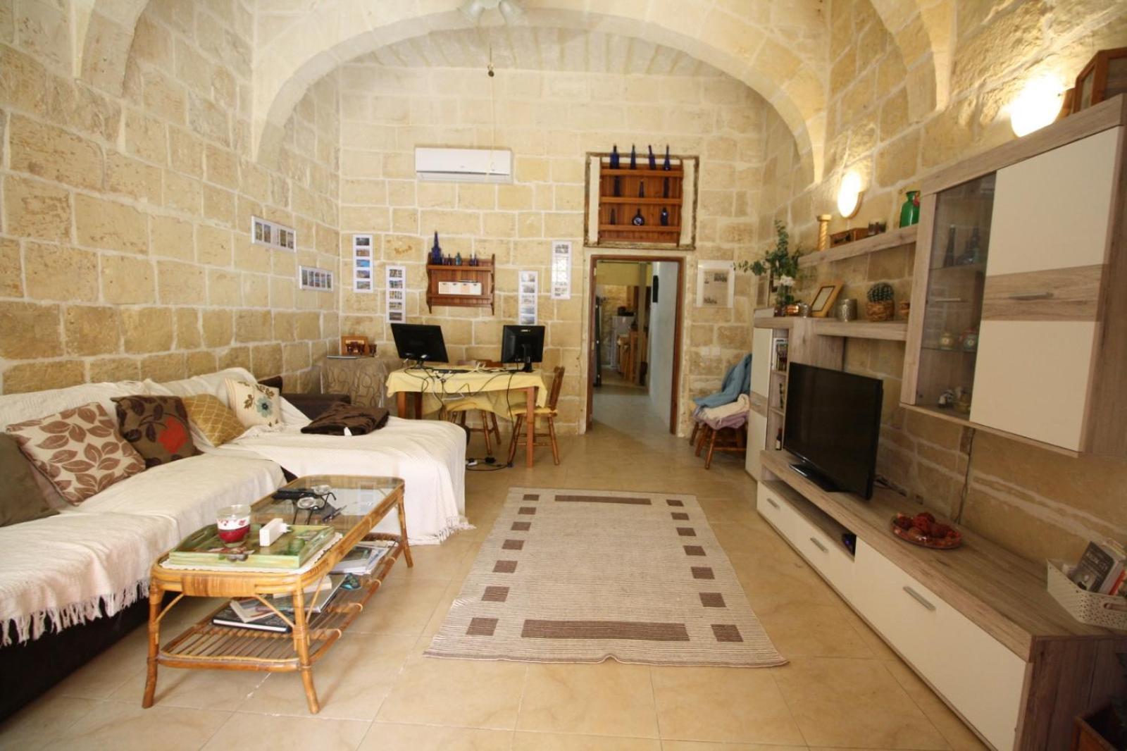 Old Refurbished Apartment In Bormla Cospicua 외부 사진