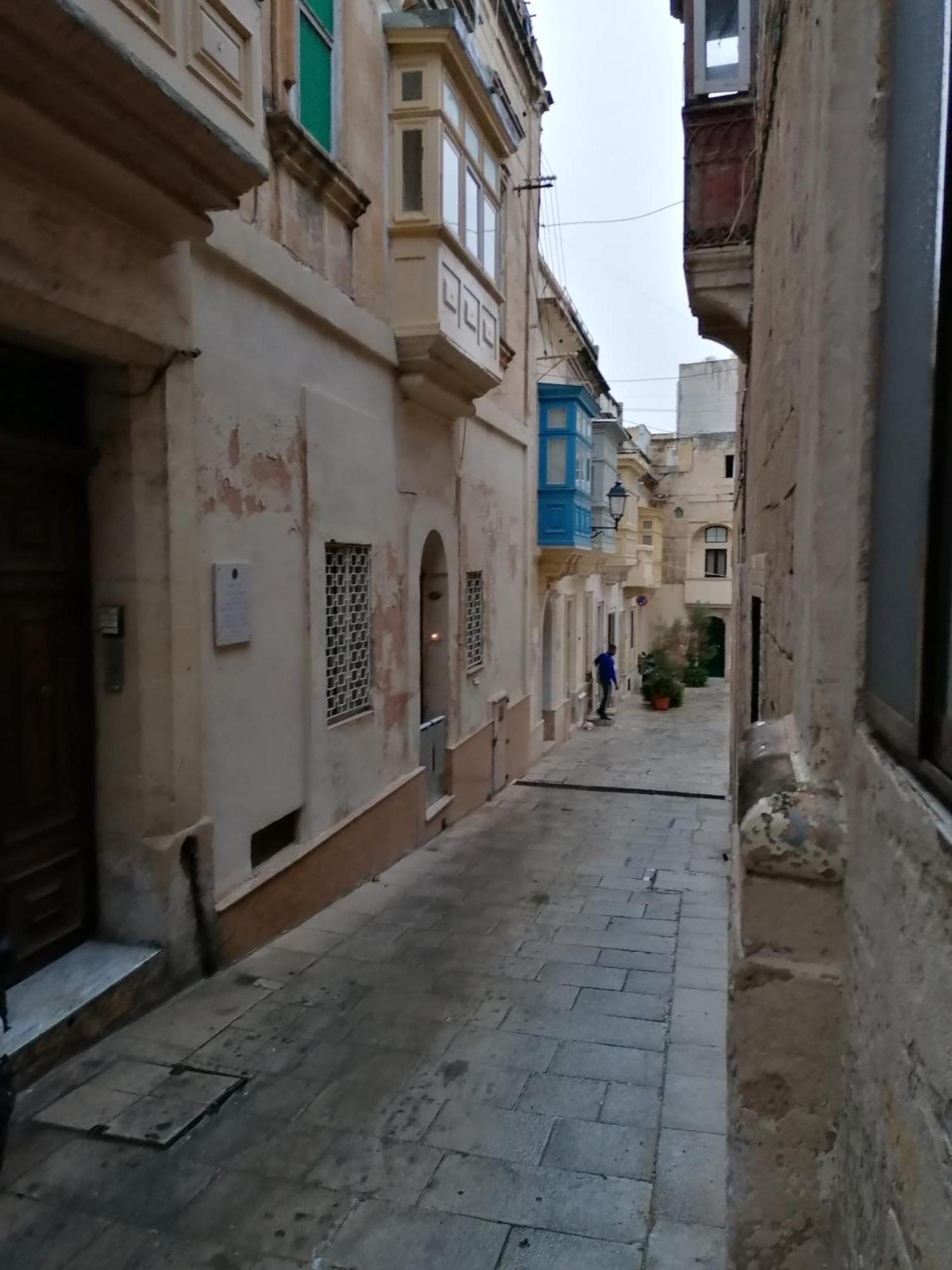 Old Refurbished Apartment In Bormla Cospicua 외부 사진