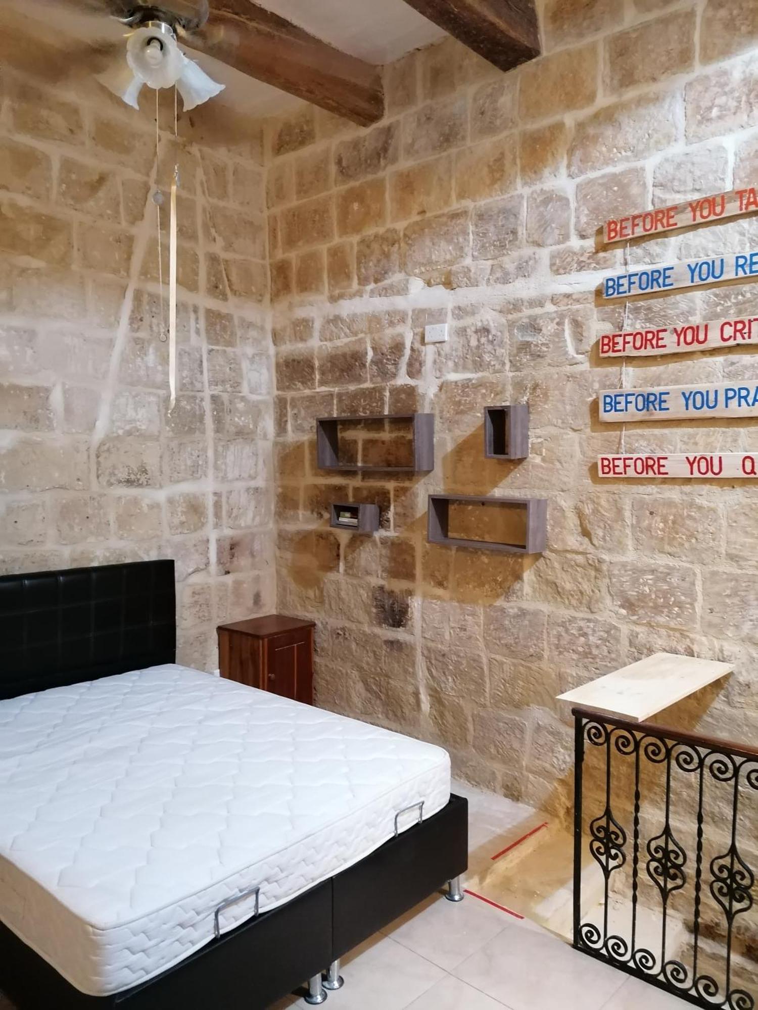 Old Refurbished Apartment In Bormla Cospicua 외부 사진