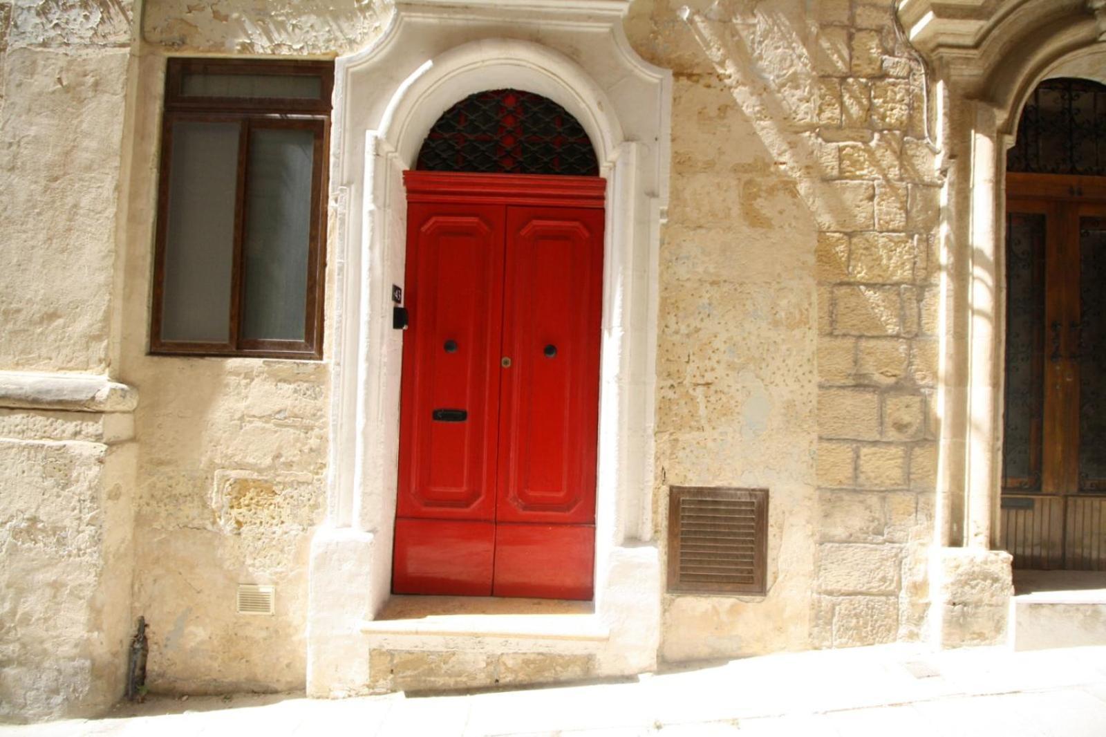 Old Refurbished Apartment In Bormla Cospicua 외부 사진